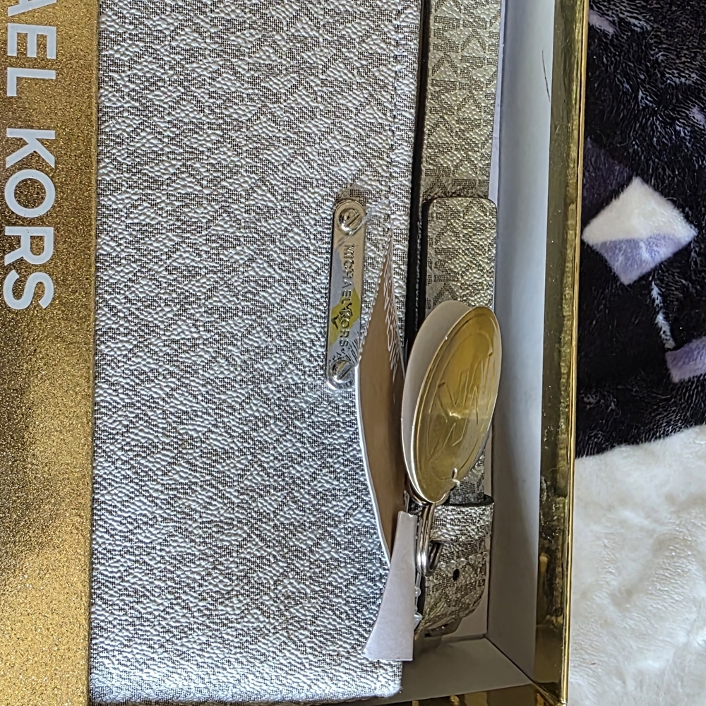 Michael Kors Silver Waistbag. - Picture 4 of 5